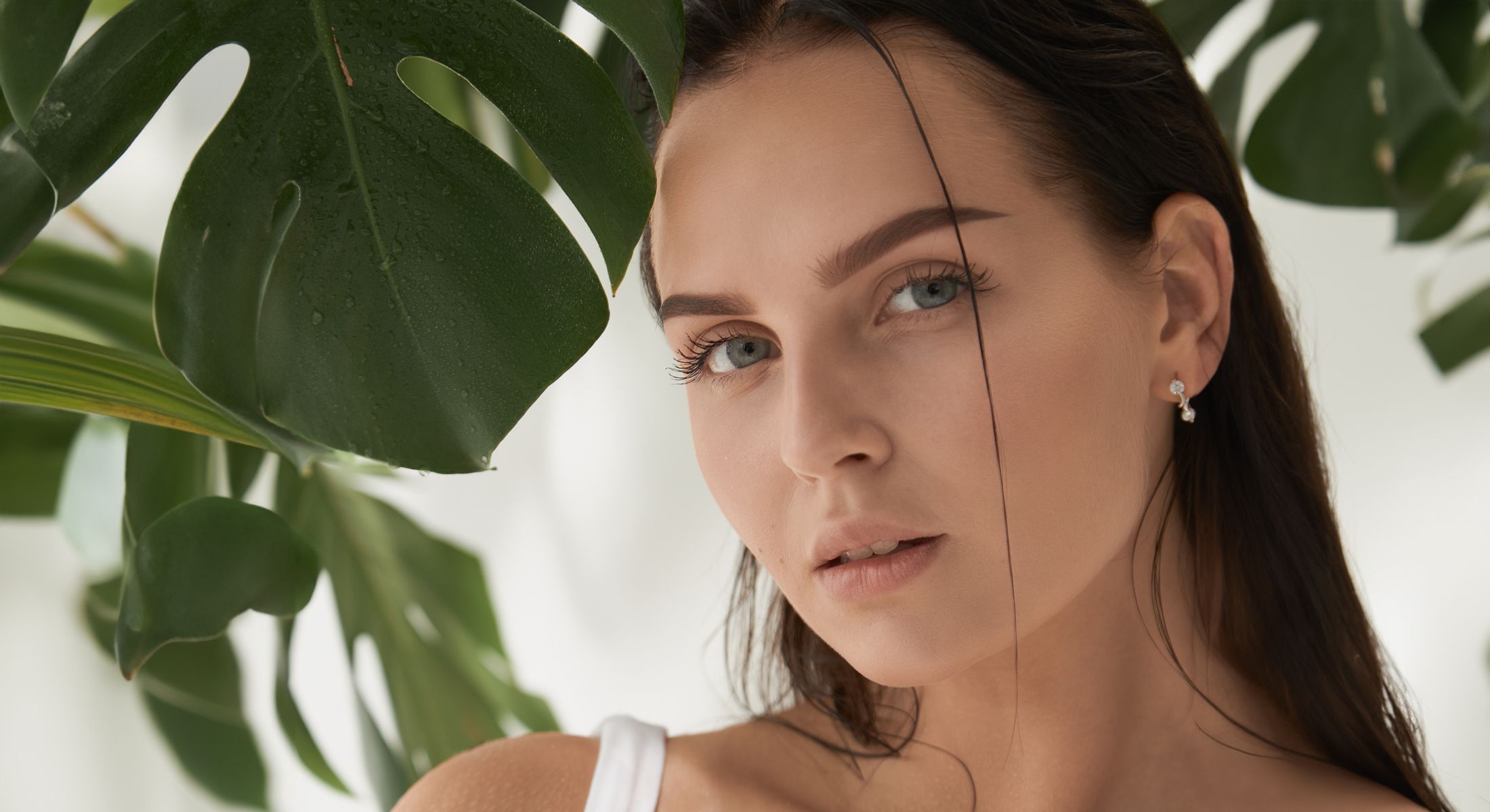 Administering cosmetic treatment in a beauty clinic.